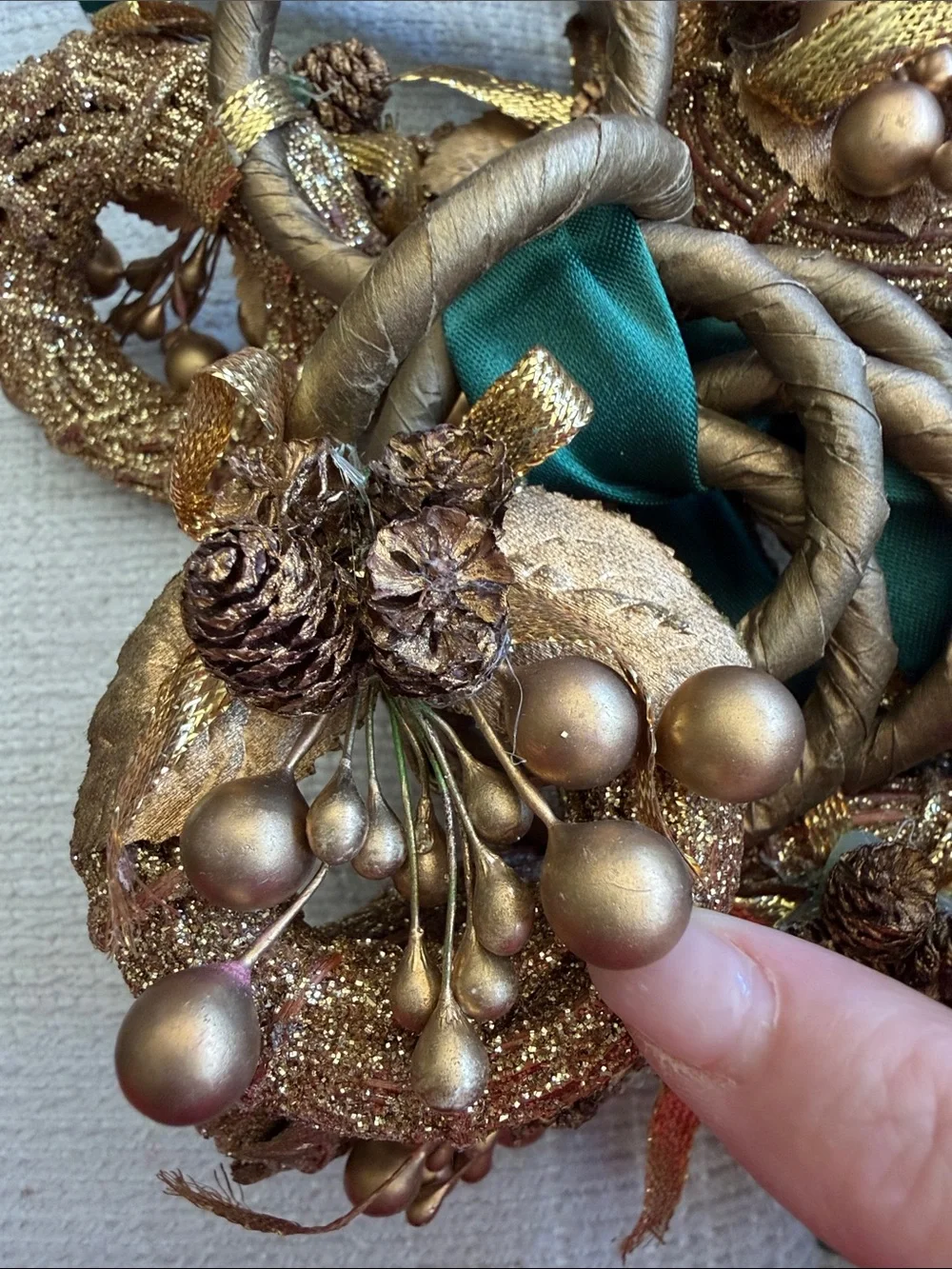 N/A elegant gold